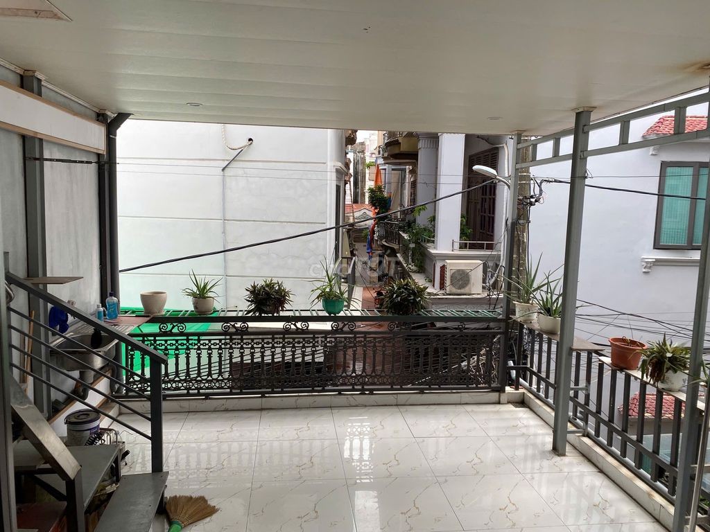 Bán nhà Đình Đông 70m2 - 2.5 tầng - Mặt ngõ oto vào đến cửa,sân cổng