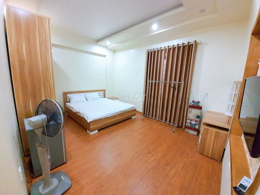Cho thuê nhà phố Văn Cao, DT: 80m2, 7 ngủ khép kín.