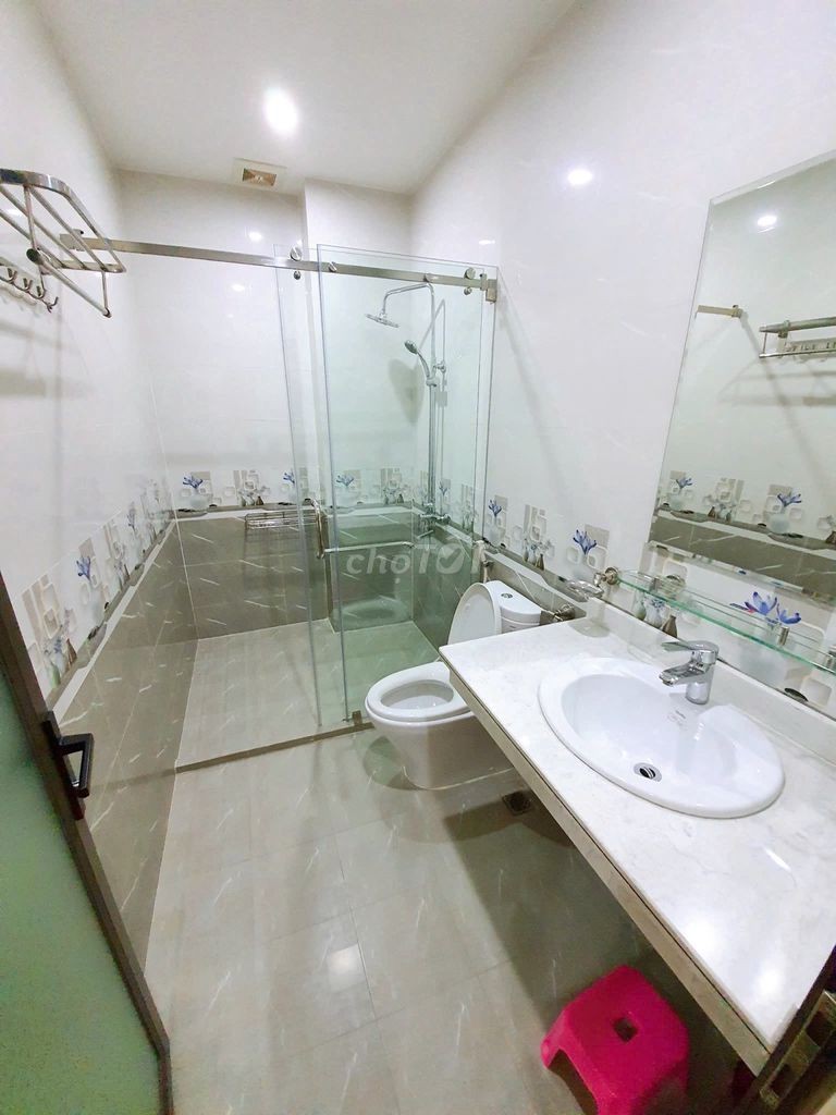 Cho thuê nhà phố Văn Cao, DT: 80m2, 7 ngủ khép kín.