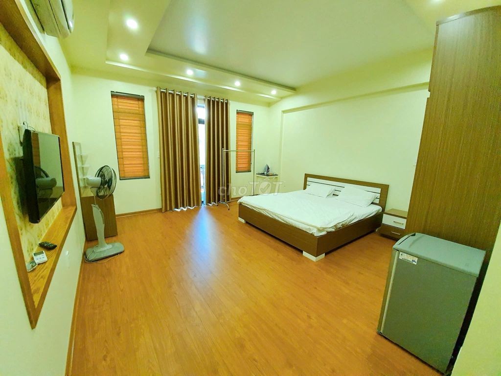 Cho thuê nhà phố Văn Cao, DT: 80m2, 7 ngủ khép kín.