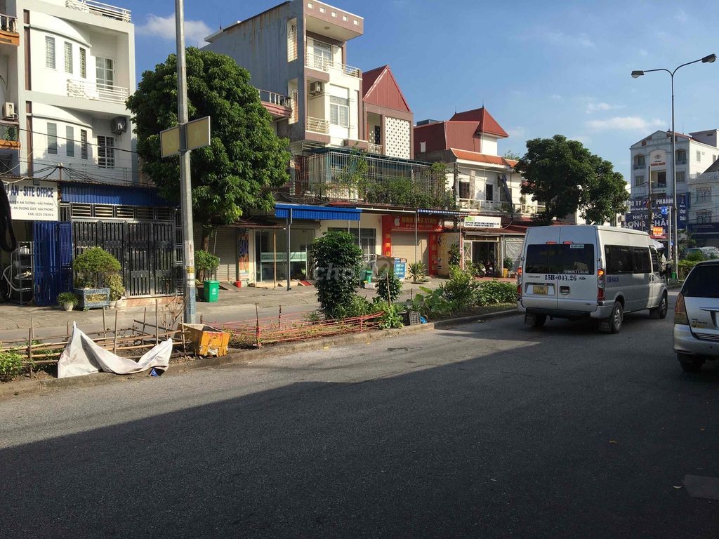 Cho thuê văn phòng hoặc kho hàng.