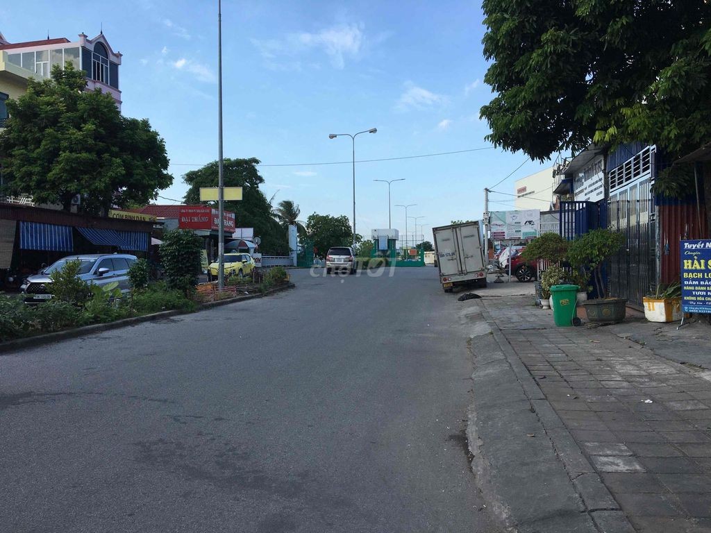Cho thuê văn phòng hoặc kho hàng.