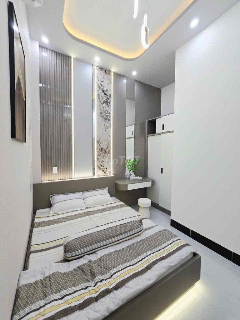 Nhà lầu xây mới mặt tiền đường 20m - Gần sân bay Cần Thơ