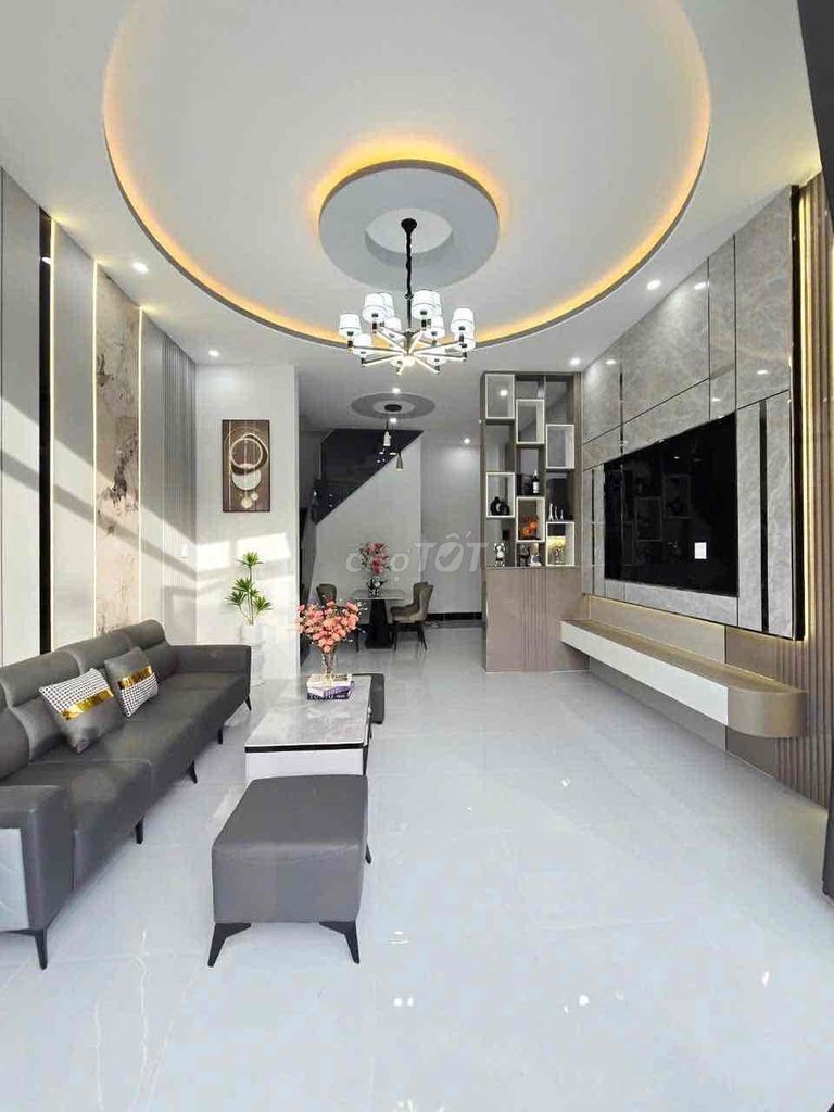 Nhà lầu xây mới mặt tiền đường 20m - Gần sân bay Cần Thơ