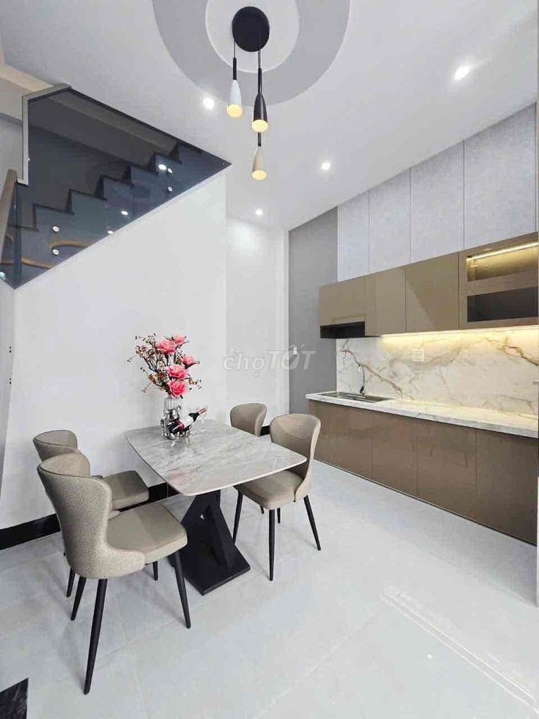 Nhà lầu xây mới mặt tiền đường 20m - Gần sân bay Cần Thơ