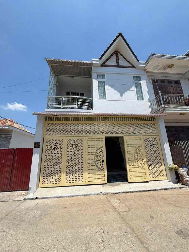 NHÀ 1 MÊ HẺM 102 NGUYỄN TẤT THÀNH