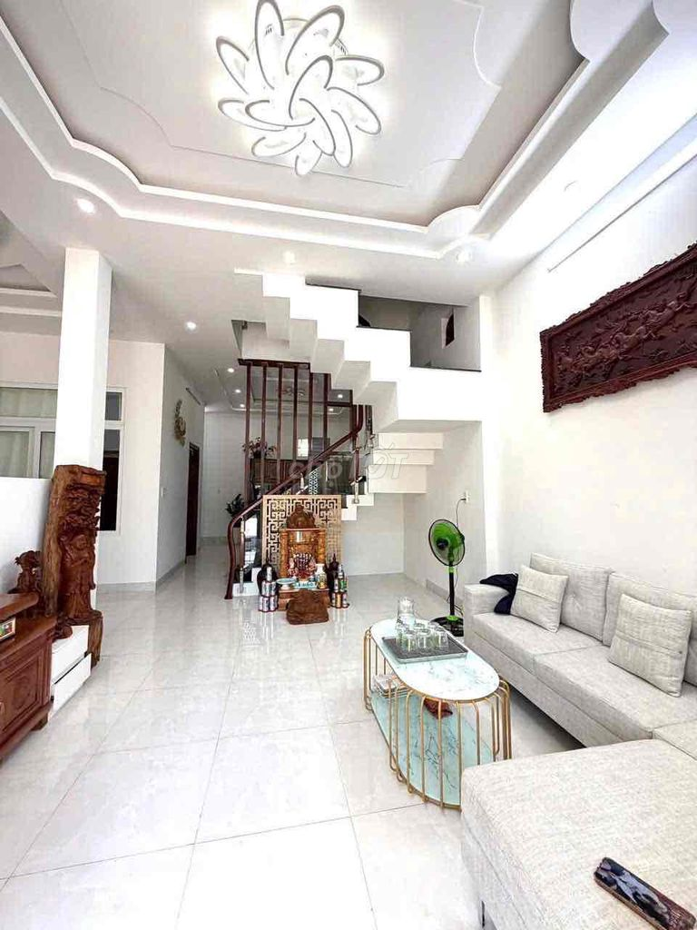 NHÀ 1 MÊ HẺM 102 NGUYỄN TẤT THÀNH