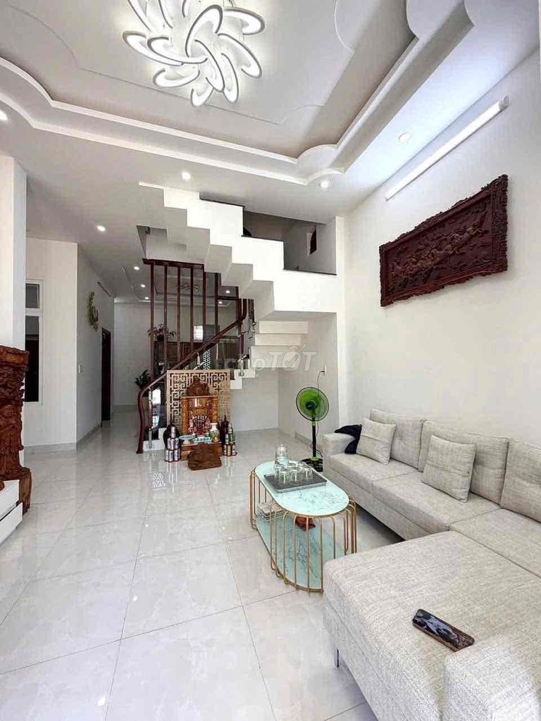 NHÀ 1 MÊ HẺM 102 NGUYỄN TẤT THÀNH