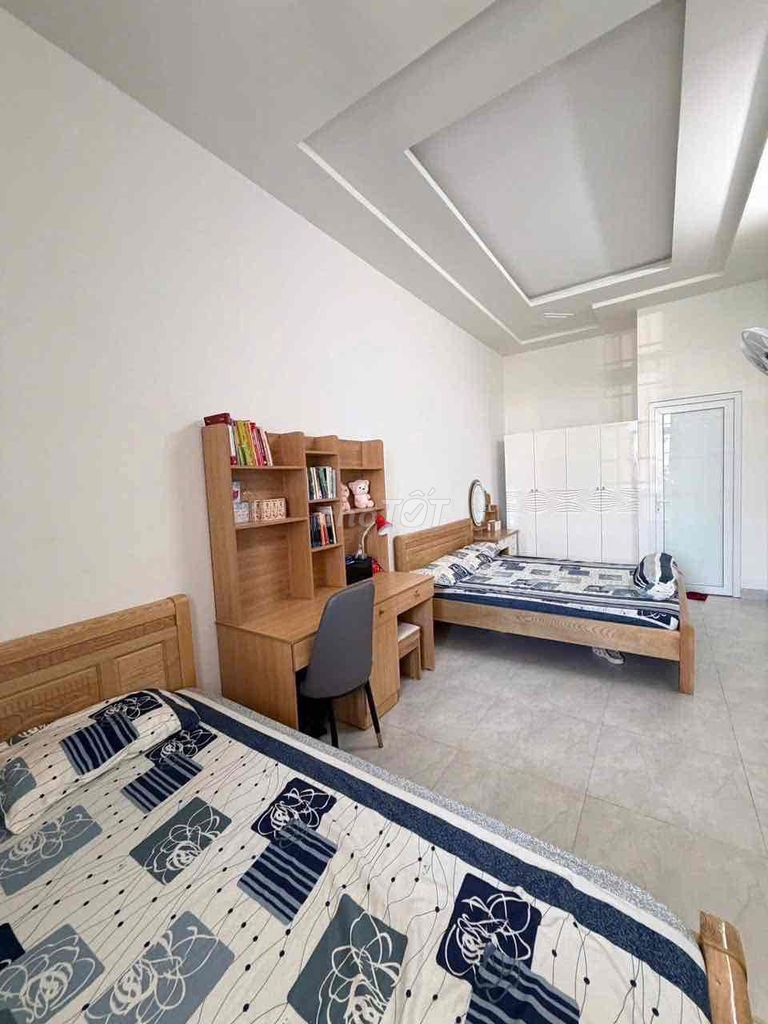 NHÀ 1 MÊ HẺM 102 NGUYỄN TẤT THÀNH