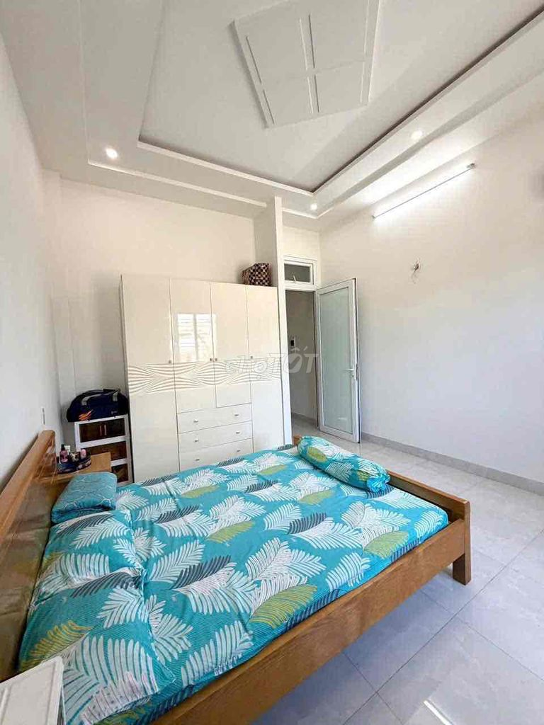 NHÀ 1 MÊ HẺM 102 NGUYỄN TẤT THÀNH