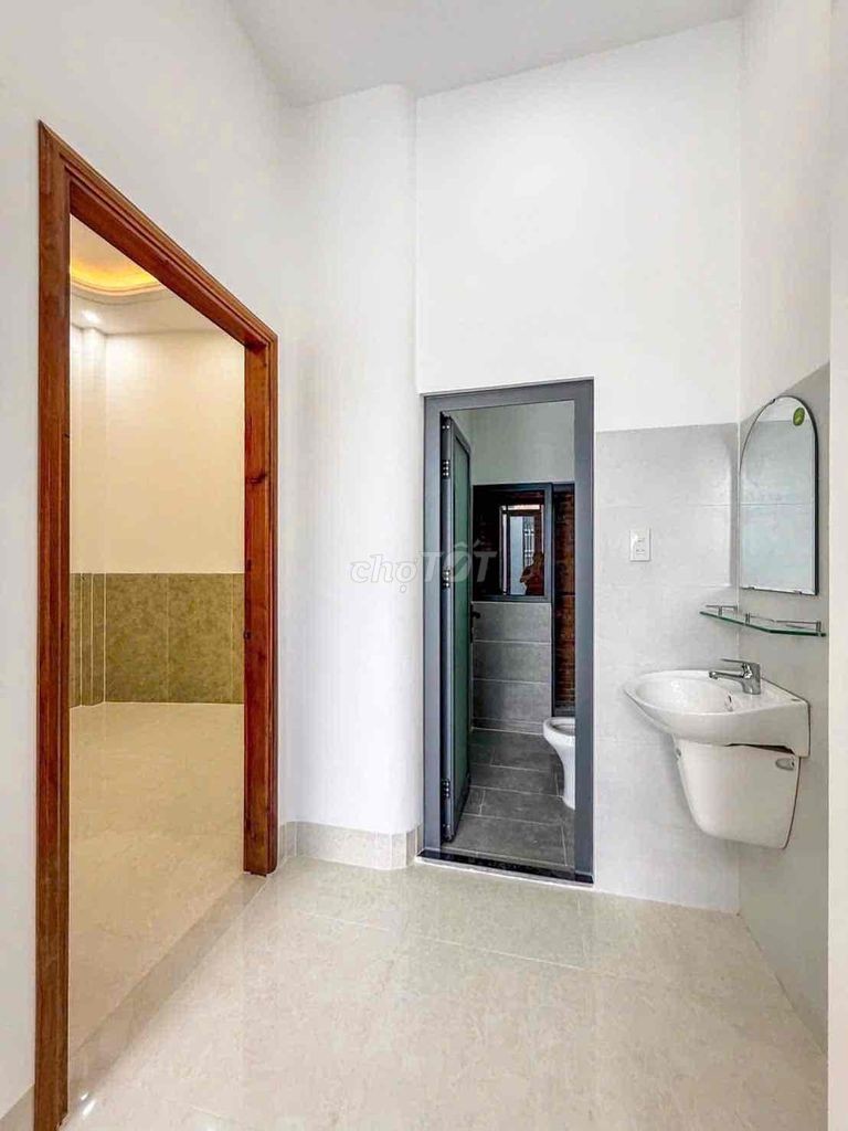 NHÀ LẦU 3 PHÒNG NGỦ HẺM 311 NGUYỄN VĂN CỪ NGANG ĐẠI HỌC CÔNG NGHỆ