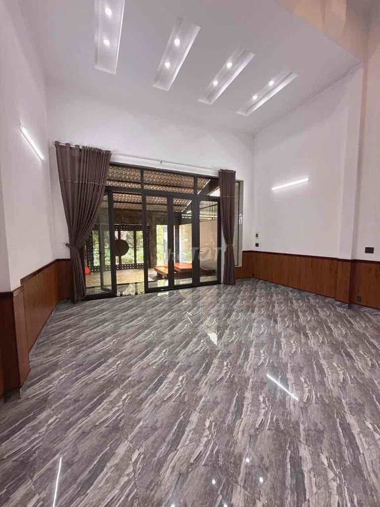 NHÀ GÁC LỬNG XÂY DỰNG KIÊN CỐ HẺM 266 Y MOAN ĐI VÀO (6x26)