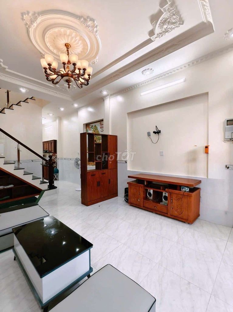 NHÀ RỘNG RÃI - HẺM 388JZ NGUYỄN VĂN CỪ