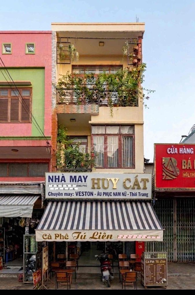 Bán nhà 3 tầng- 2 mặt tiền chợ Quảng Phú