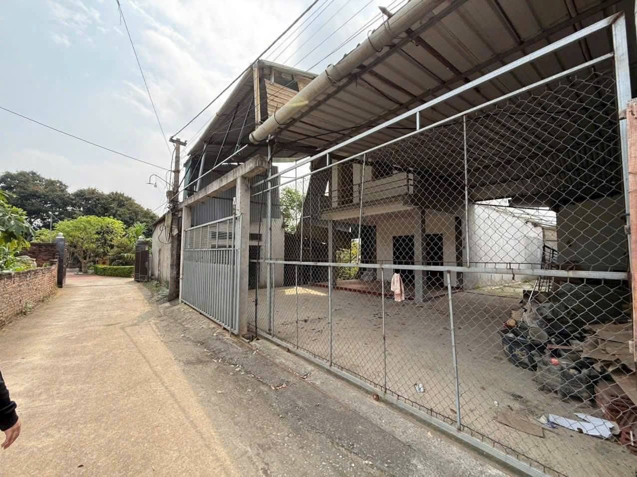 Gia đình cần tiền muốn bán nhanh ô đất gần 200m full thổ cư ở Khu 5 Thanh Đình. ( tặng nhà 2 tầng còn ở rất tốt )