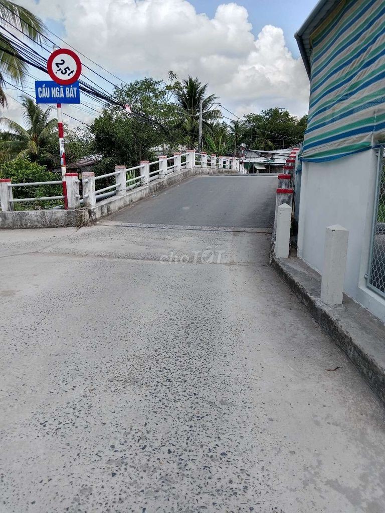 Nhà cấp 4 nội thất cao cấp cách quốc lộ 300m đường xe oto vô toi