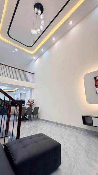 Chủ gửi Nhà đẹp mê lửng đường xe oto 7 chỗ, có sân oto ngay khu siêu trung tâm Quảng Ngãi. - Ảnh 2