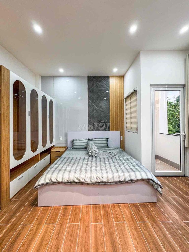 Nhà lầu xây mới Full nội thất - Lộ ô tô 8m - Hẻm 122 Nguyễn Thông