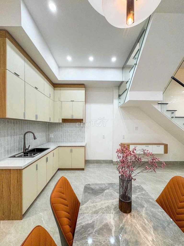 Nhà lầu xây mới Full nội thất - Lộ ô tô 8m - Hẻm 122 Nguyễn Thông