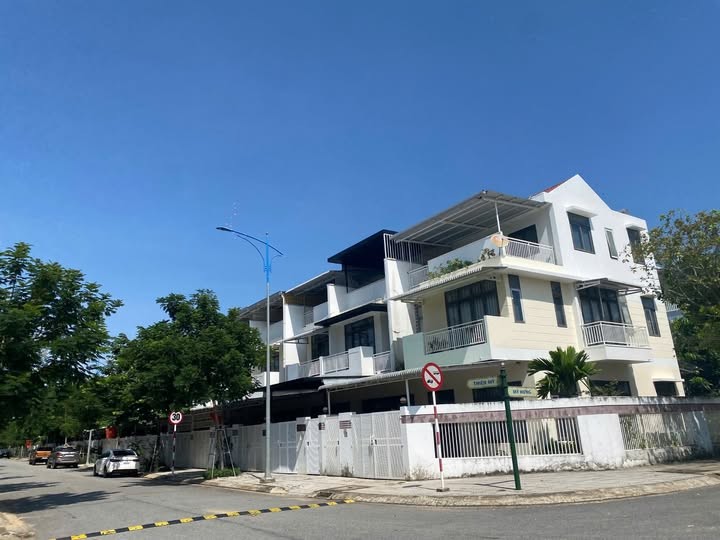 HIẾM CÓ – CĂN GÓC 3 TẦNG ĐANG BÁN TẠI KĐT & DV VSIP QUẢNG NGÃI