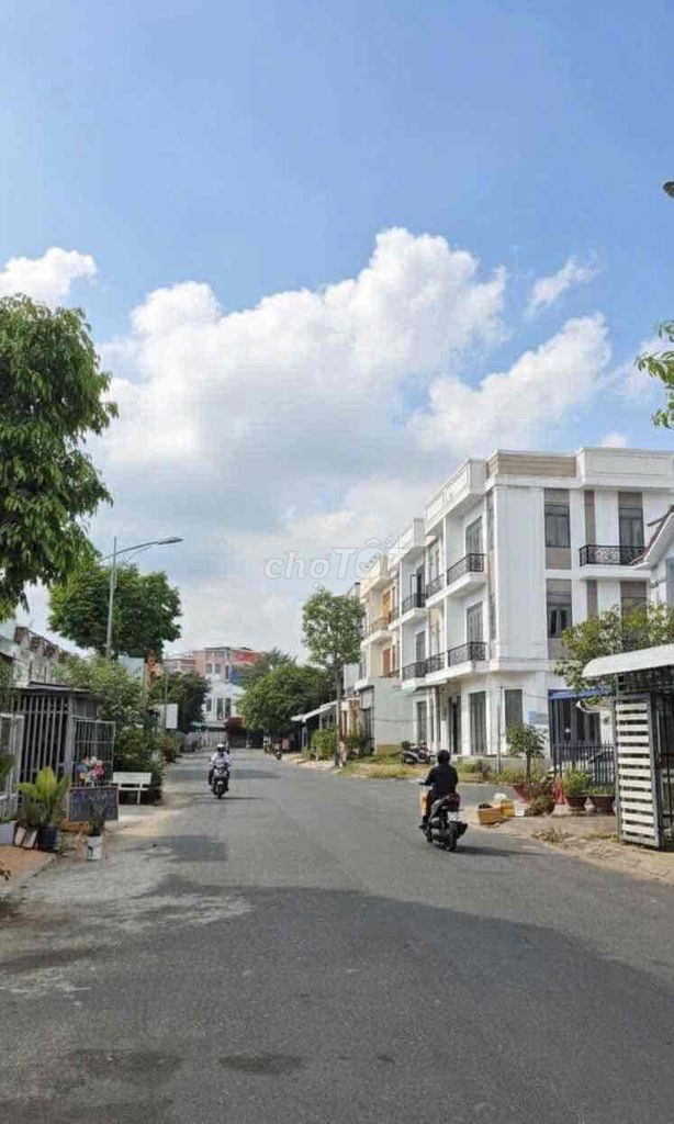 Nhà lầu rộng rãi sổ hồng giá tốt Đông Nam kdc Hoàng Quân- gần CĐ FPT - Ảnh 4