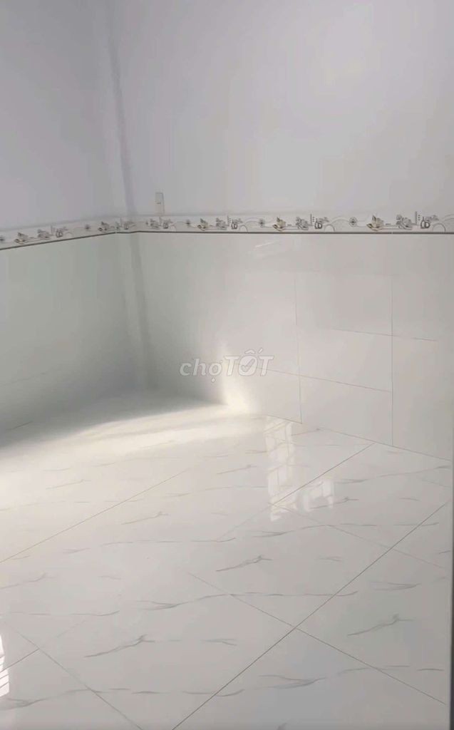 BÁN NHÀ TRỆT LẦU 4PN 2WC MỚI SƠN SỬA KDC 586 LỘ OTO GIÁ 2.75 TỶ - Ảnh 1