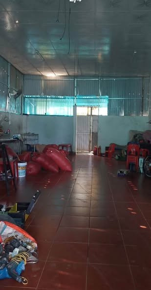 Cần bán lô đất tặng nhà tôn ở tạm thuộc hẻm nguyễn chí thanh - Ảnh 1