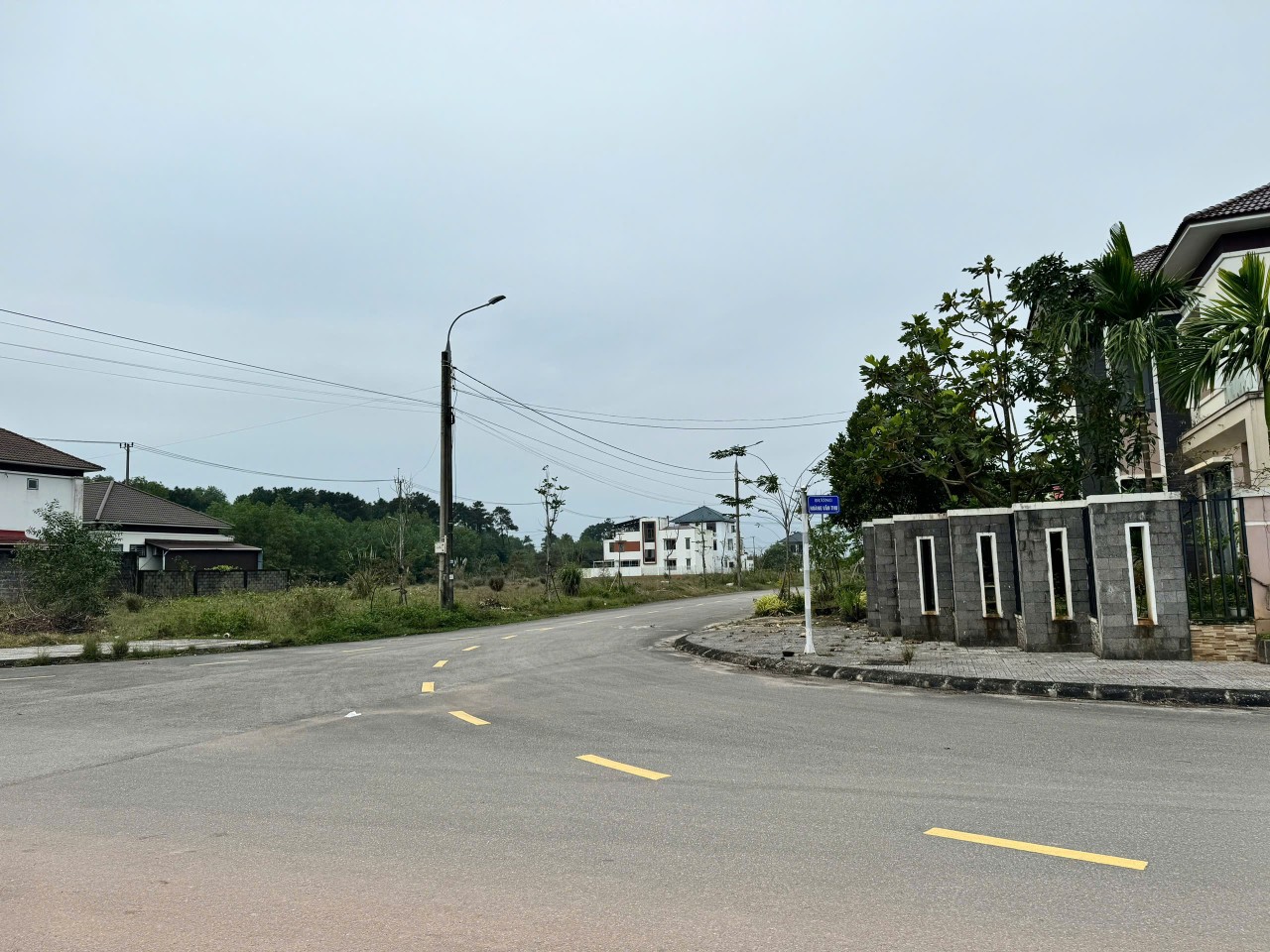 Bán đất 2 mặt tiền Đường Hoàng Văn Thụ, sát 2 TTTM - KĐT Nam Đông Hà