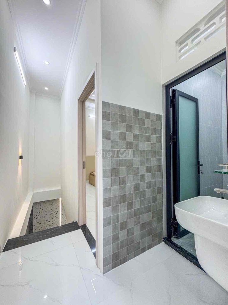 Nhà lầu xây mới Góc 2 mặt tiền - Gần Chợ Hưng Lợi và Đại học Cần Thơ