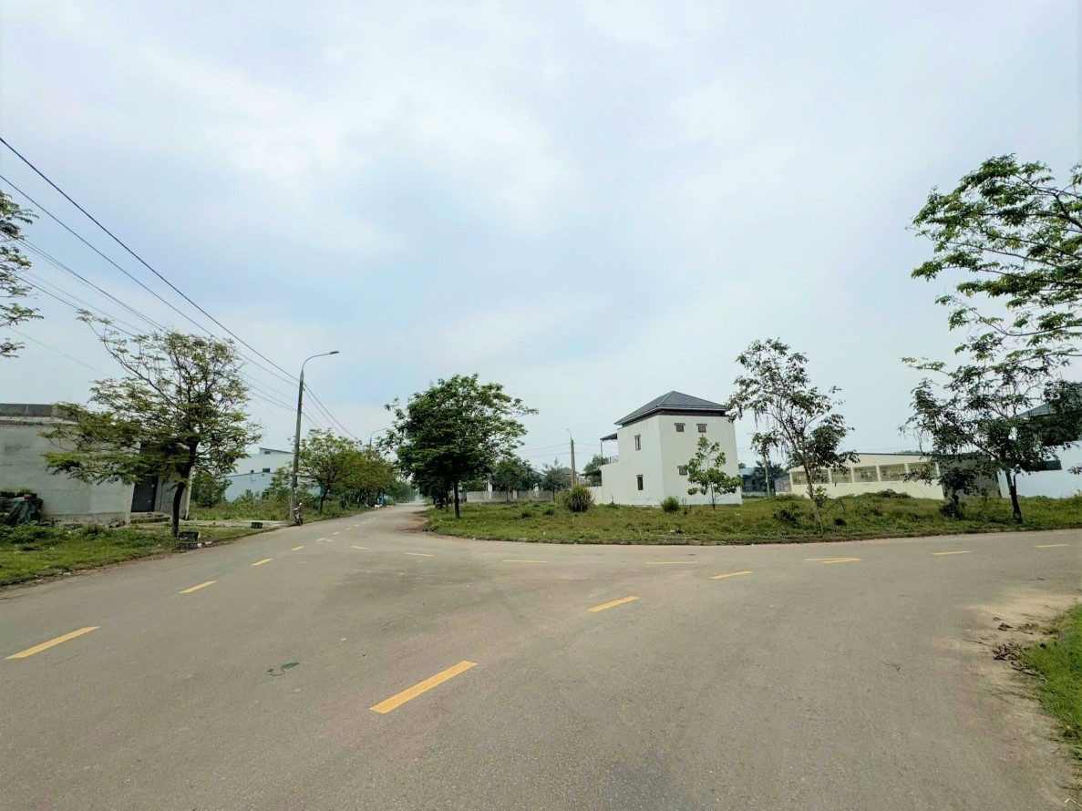 Bán đất 2 mặt tiền đường Lạc Long Quân sạch đẹp - gàn dự án bệnh viện 245 Nam Đông Hà