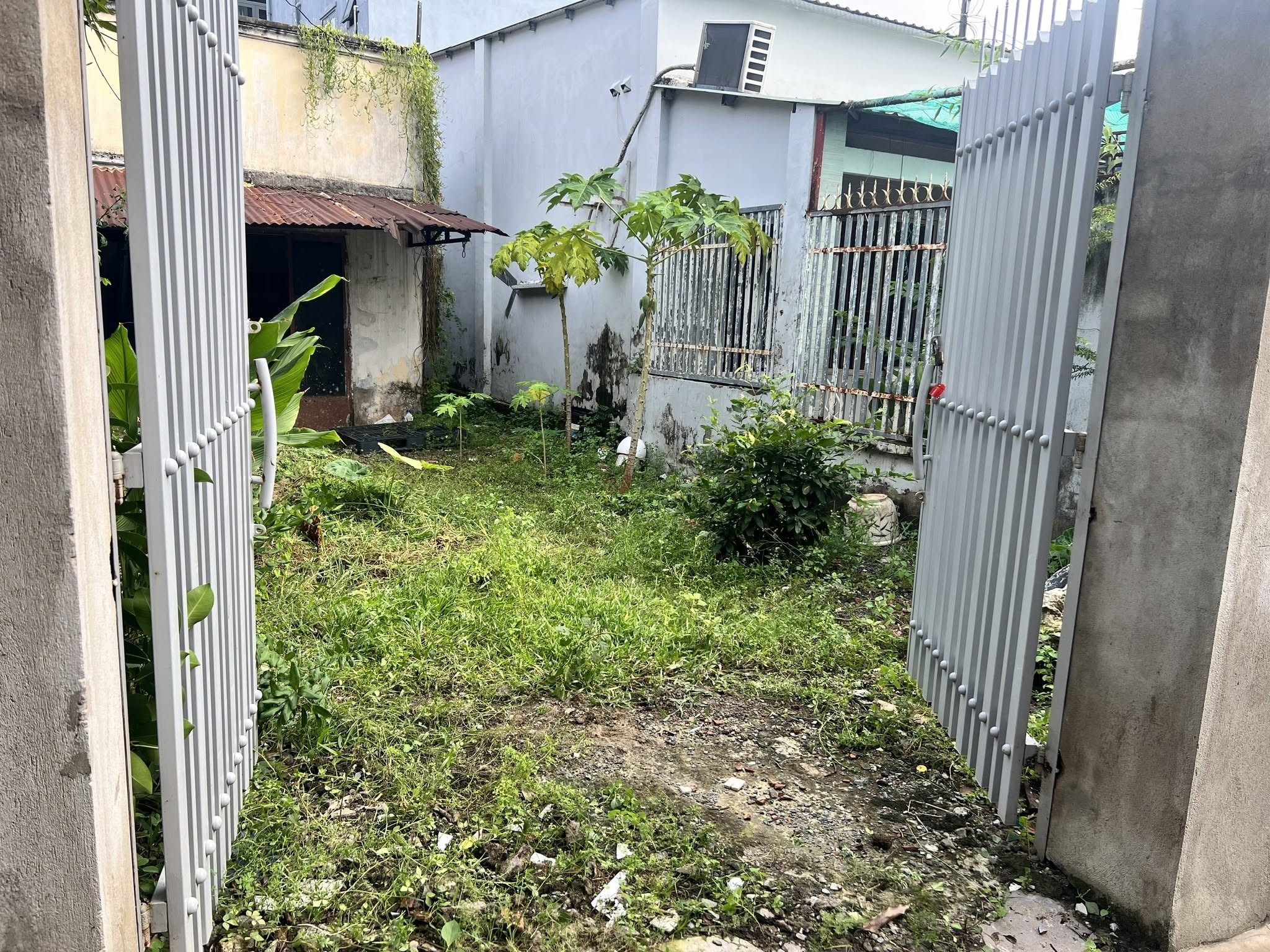 CHÍNH CHỦ CẦN BÁN ĐẤT HẺM KÈM NHÀ NÁT DIỆN TÍCH LỚN ĐƯỜNG 49 CÁCH MẶT TIỀN 50M, PHƯỜNG HIỆP BÌNH.TP.HCM - Ảnh 8