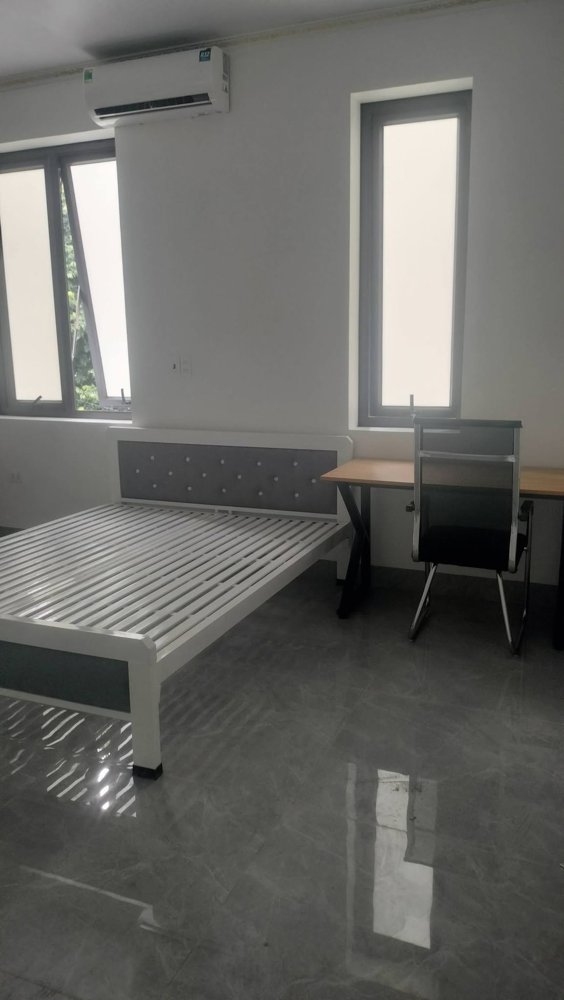 GĐ có phòng trọ cạnh Hoàng gia Plaza ace có nhu cầu lh dt 0979212119
