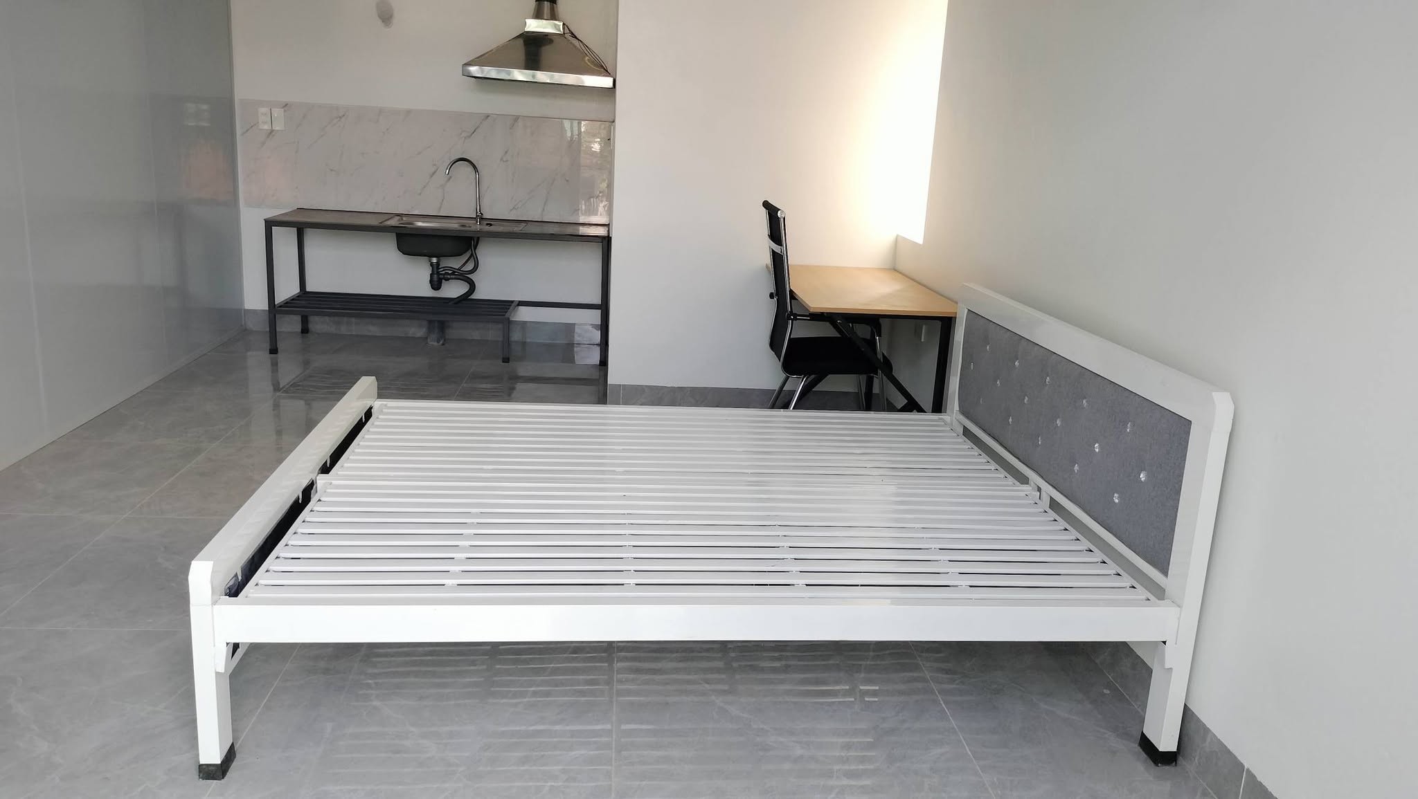 GĐ có phòng trọ cạnh Hoàng gia Plaza ace có nhu cầu lh dt 0979212119