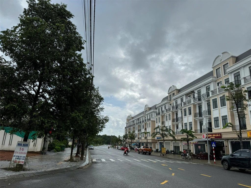 Bán đất 10x33m đường Trương Công Kỉnh đối diện Vincom