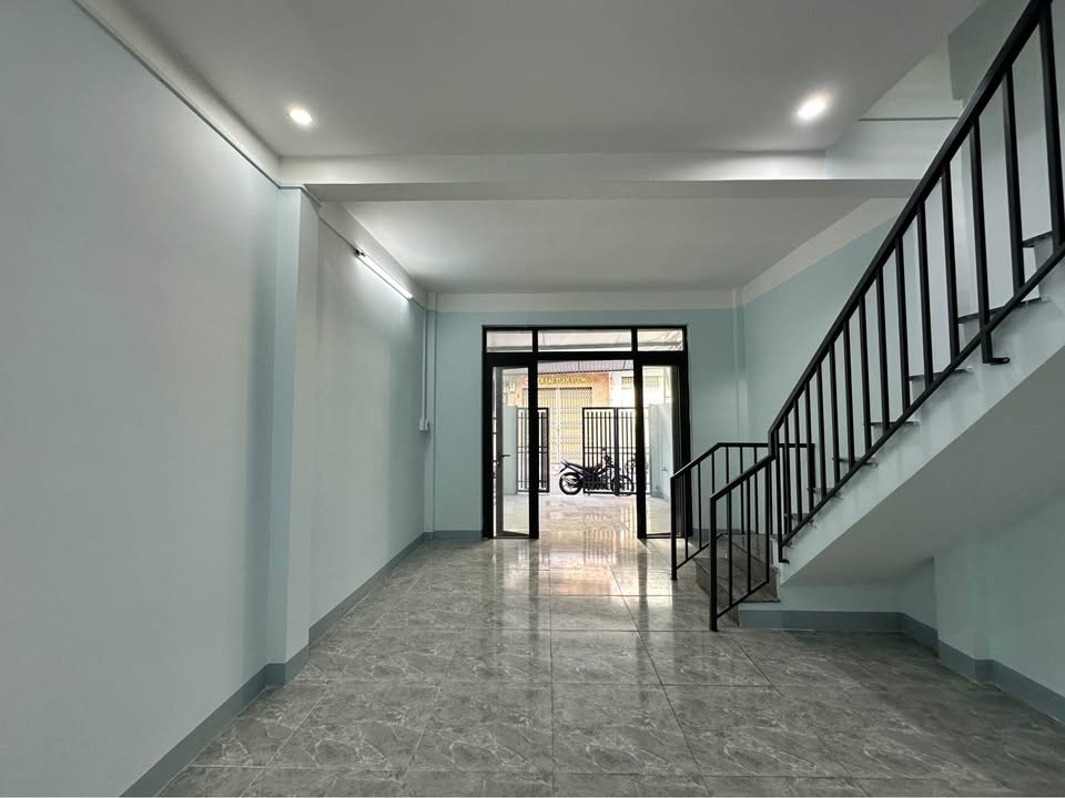 NHÀ MÊ LỬNG MẶT TIỀN KINH DOANH LÊ HỮU TRÁC GẦN NGÃ TƯ HÙNG VƯƠNG SẦM UẤT. - Ảnh 2