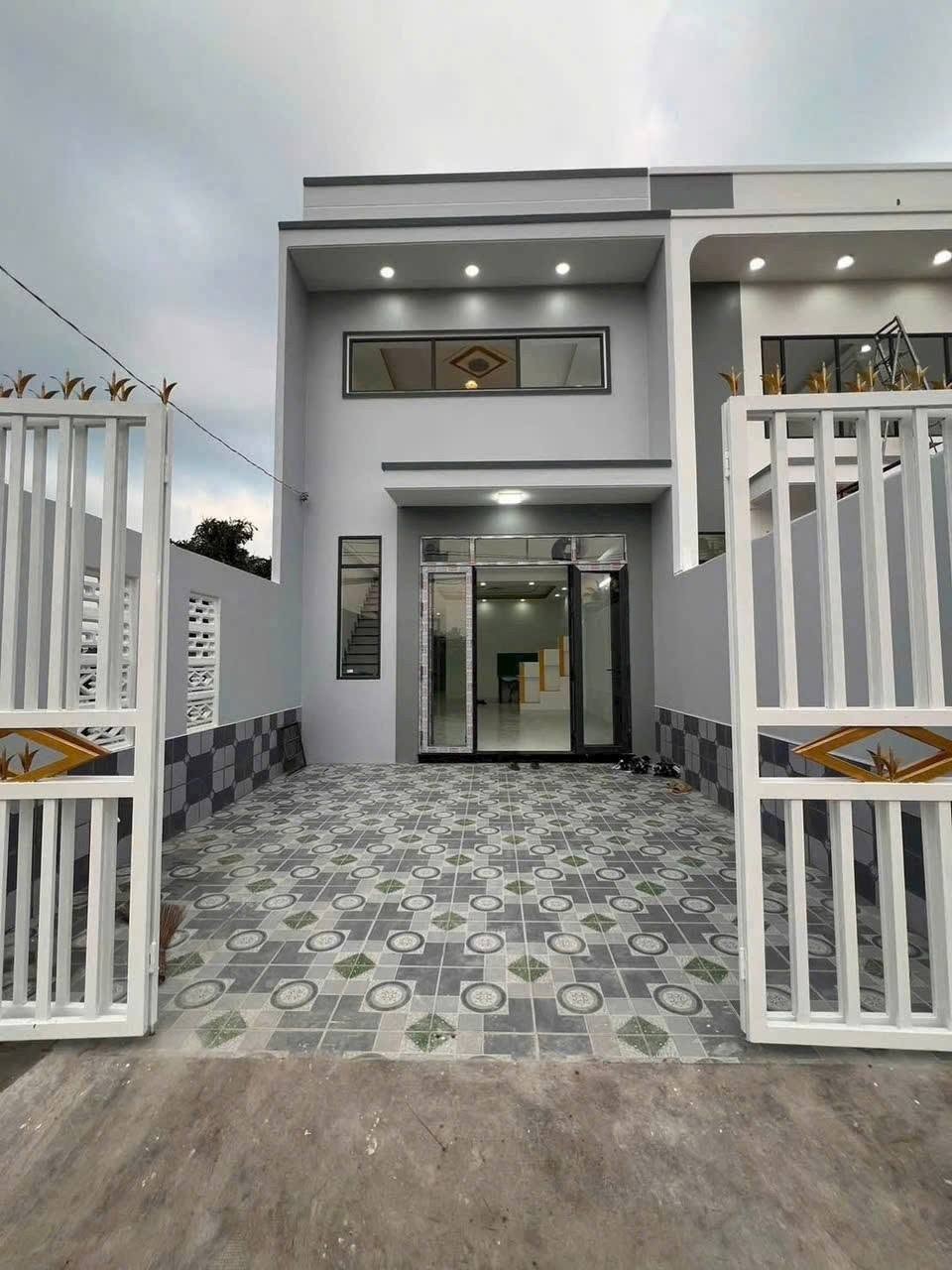 NHÀ MỚI VĂ ĐẸP THUẬN LỢI