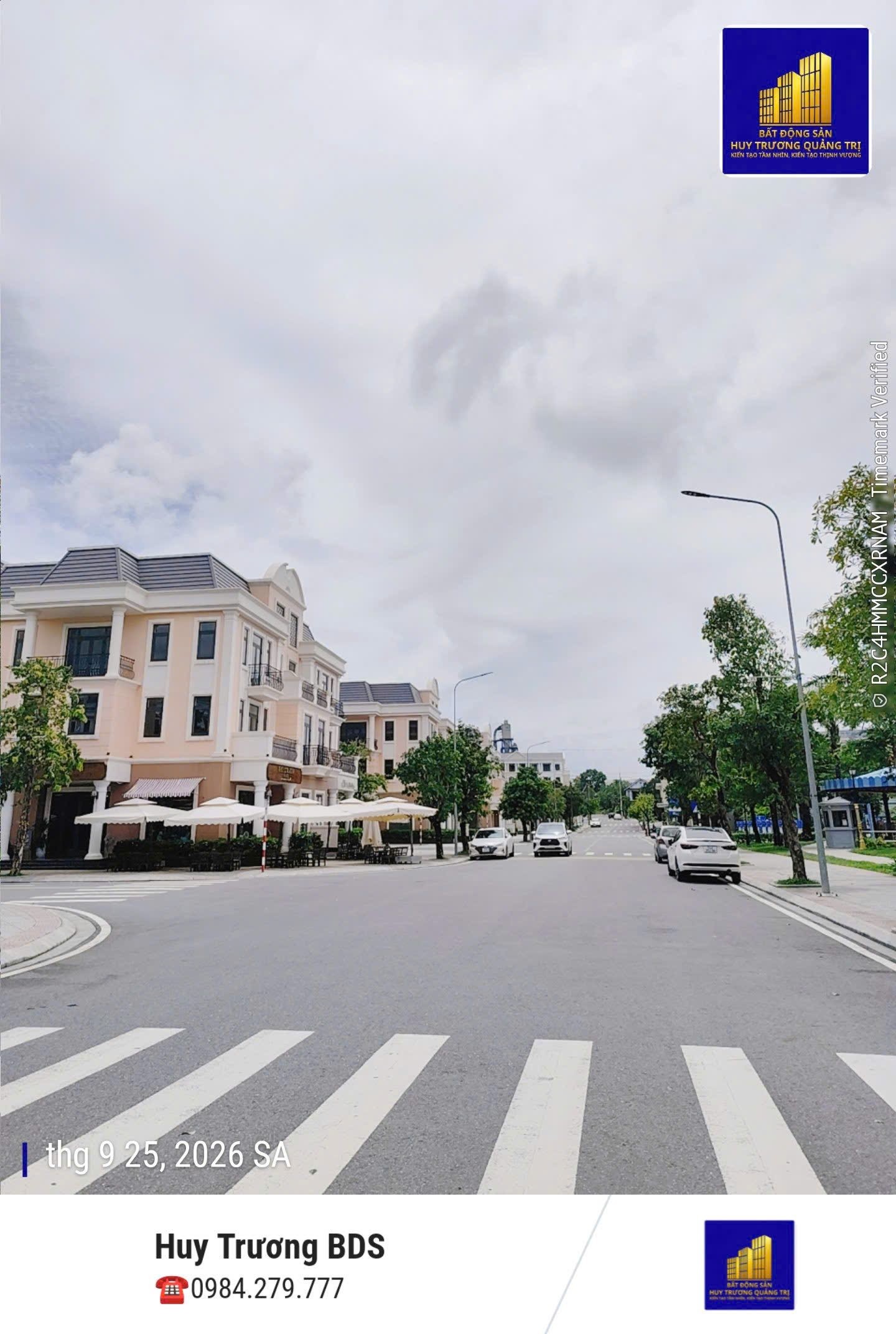 Shophouse Vincom hoàn tiện 4 tầng view công viên - căn xẻ khẻ!