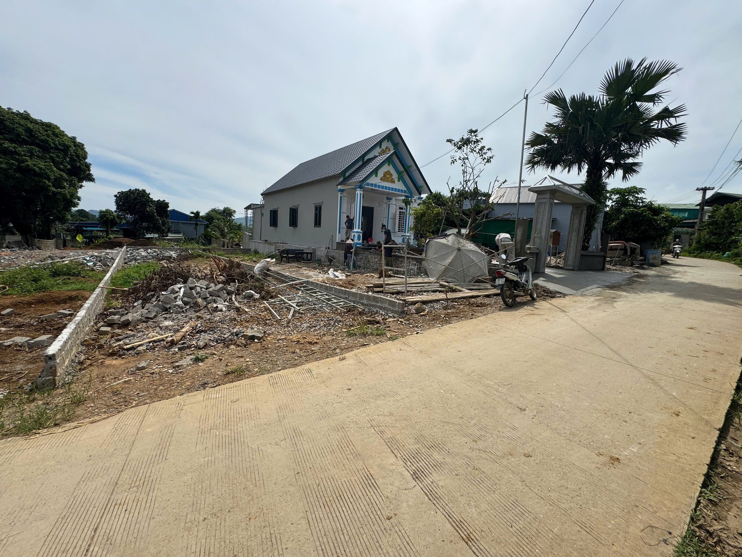 Lô đất cách đường ql6 vài bước chân sổ sẵn full đất ở đường thông to thoáng - Ảnh 4