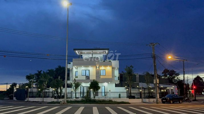 BÁN  NHÀ 3 TẦNG - 2 MẶT TIỀN Ea Kao,TP.Buôn Ma Thuột,Đắk Lắk