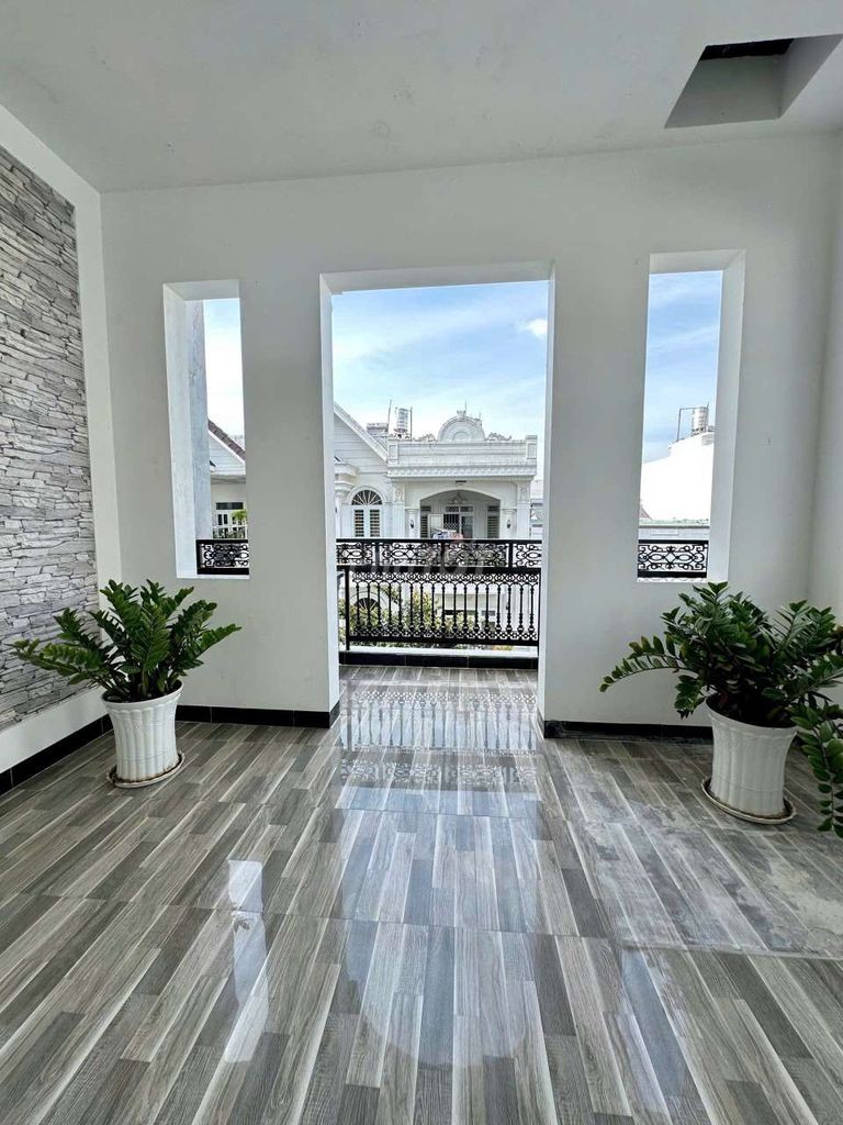 NHÀ 2 LẦU GIÁ TỐT - KDC HƯNG PHÚ 1
