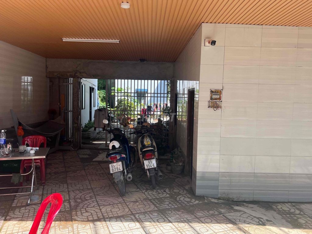TS: Nhà ở và 01 Khu nhà Nghỉ 22 phòng; 01 khu Trọ 40 phòng đang
