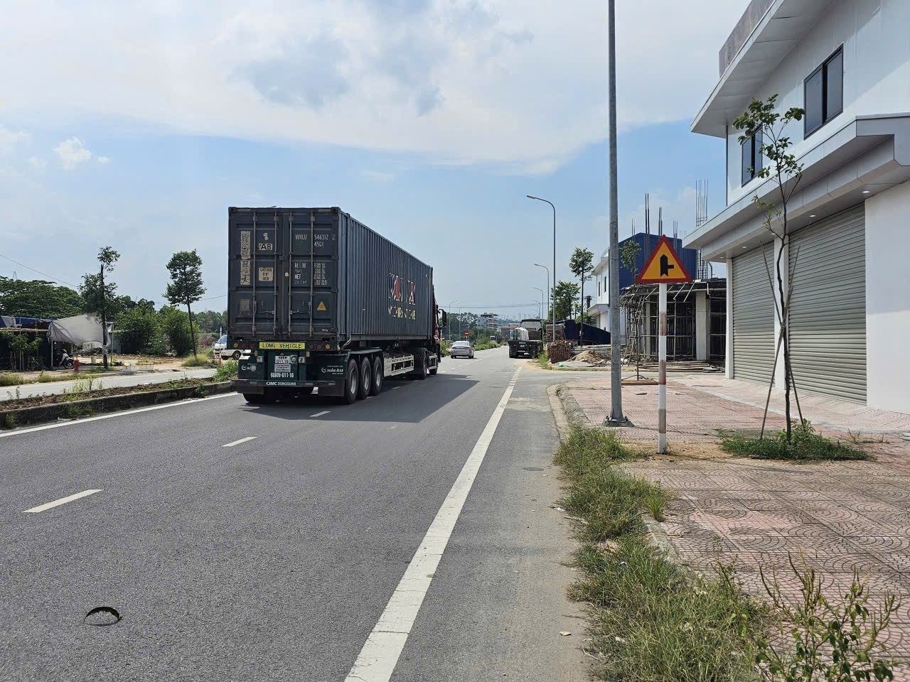 Bán đất khu giãn dân khả lễ mới. Lô góc Cạnh nhà văn hoá. Mặt đường bình than. Diện tích 142m mặt tiền 10m hướng đông nam & tây nam. Phường võ cường tỉnh bắc ninh