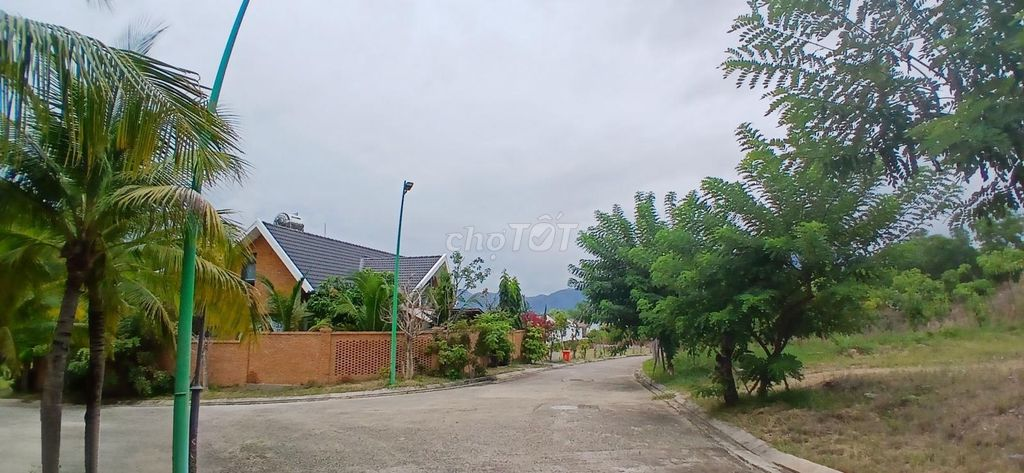 Bán đất Biệt thự biển Giáng Hương, 275m2, chỉ 24tr/m TP Nha Trang