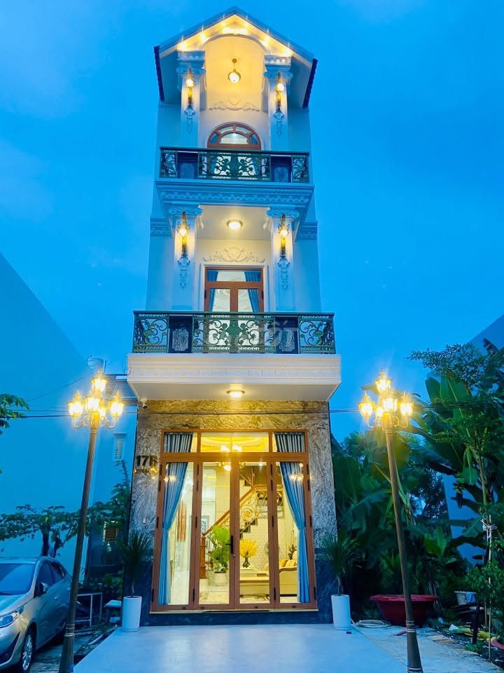 Bán nhà 1 trệt 2 lầu KDT Cửu Long, Bình Thủy, Cần Thơ