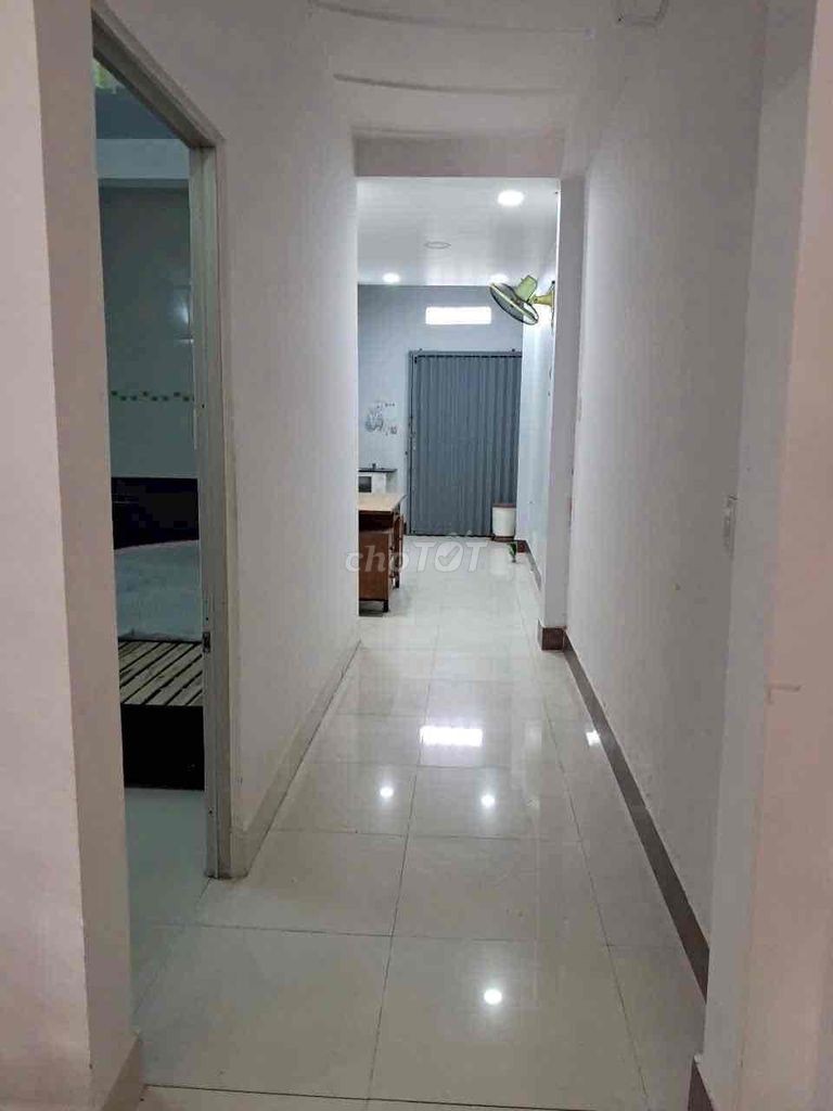 NHÀ 1 TRỆT 1 LỬNG – MẶT TIỀN ĐƯỜNG NHỰA XE Ô TÔ P8 - GẦN TRƯỜNG CHU VĂ
