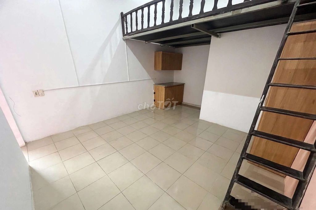 247 nguyễn văn linh phòng trọ vệ sinh khép kín .có gác xép ở luôn