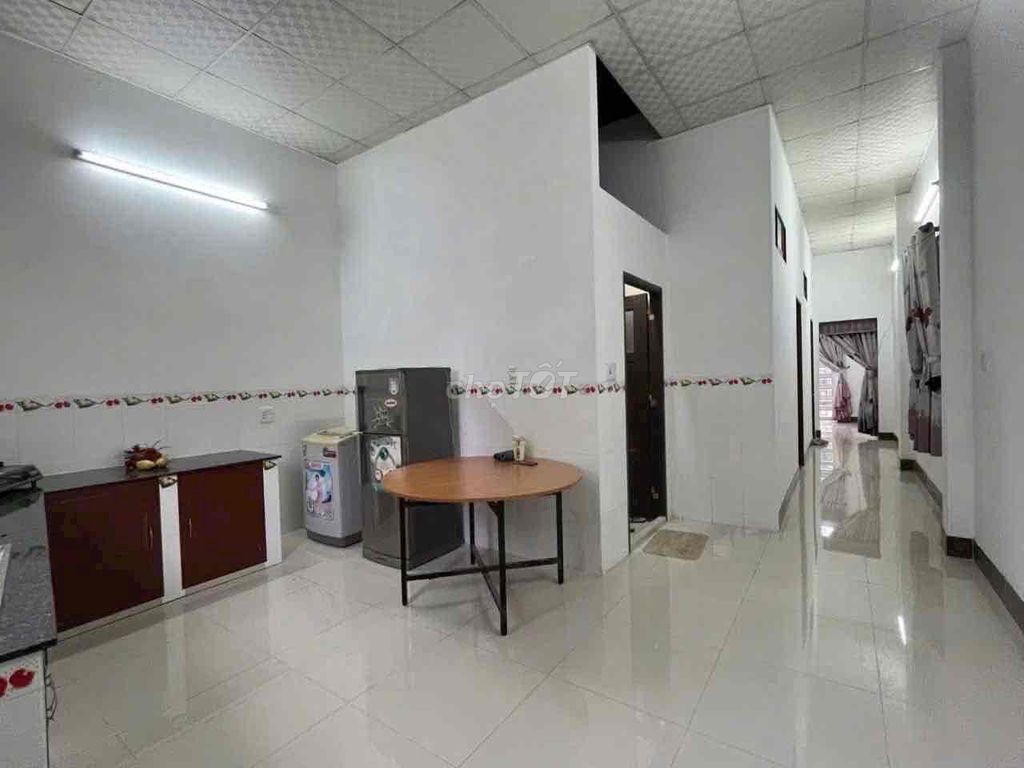 Nhà mới rộng 3 phòng gần Đh Y Dược