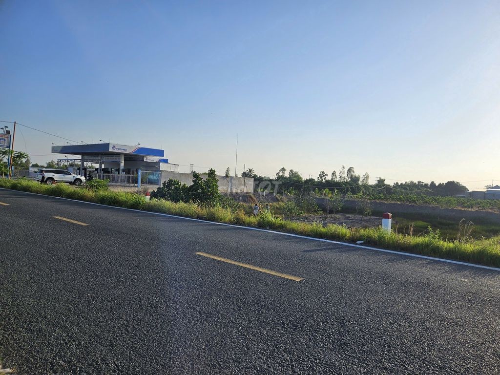 BÁN ĐẤT MẶT TIỀN CẠNH CÂY XĂNG ĐỒNG THÁP–DT: 2700m2 🔥 Giá TỐT: 3,5 tỷ