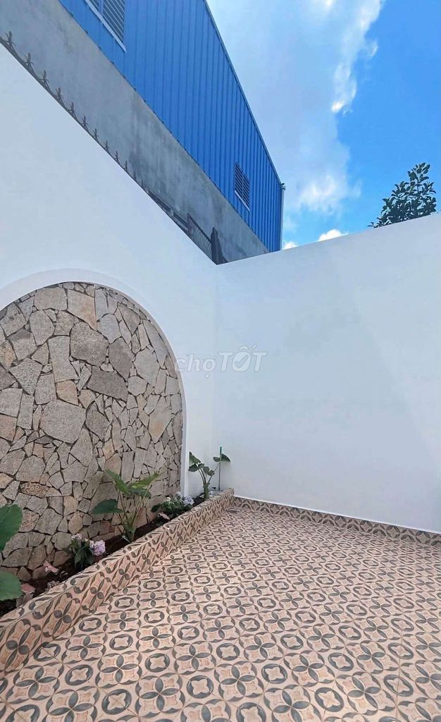 bán nhà mê lệch hiện đại mới 100% thôn 3