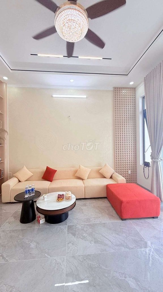 bán nhà mê lệch hiện đại mới 100% thôn 3